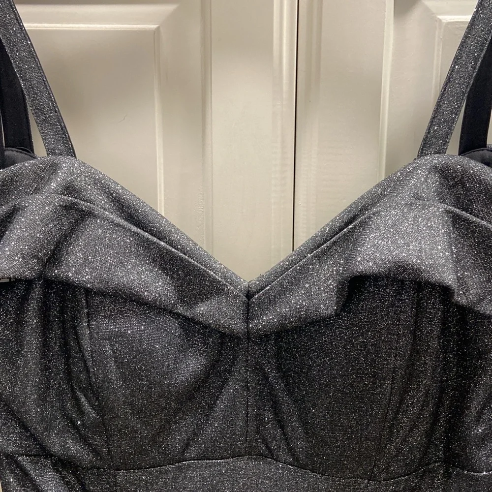 Gorgeous R&M RICHARDS evening gown, size 8. Worn once, in like-new condition. - Picture 8 of 13